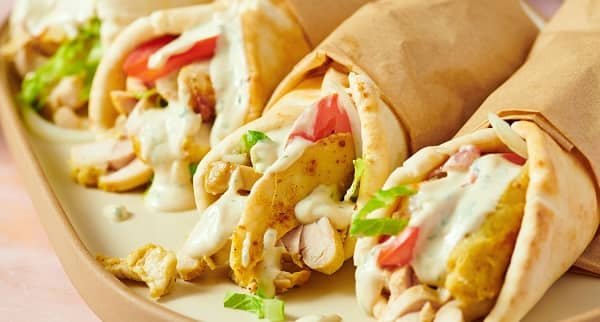 UAE Street Food Guide: Popular Snacks and Local Favorites